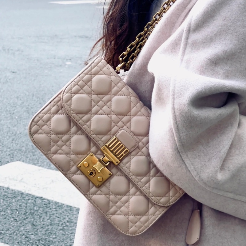 出清 Dior Addict 淡粉色羊皮金扣鏈條包-4