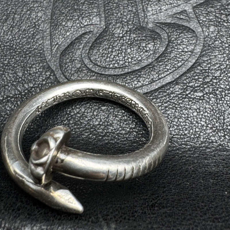 Chrome Hearts克羅心圓頭十字花釘子戒指
手寸美碼9.5 港碼21-4