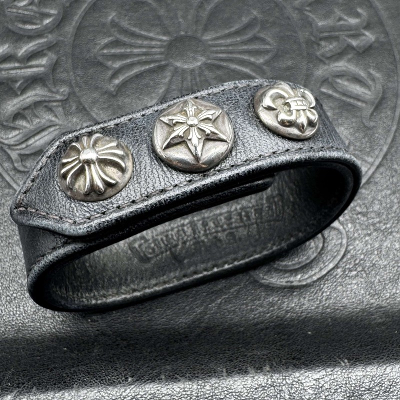 ChromeHearts克羅心黑色三元素皮手環
經典款
男女皆可駕馭-3