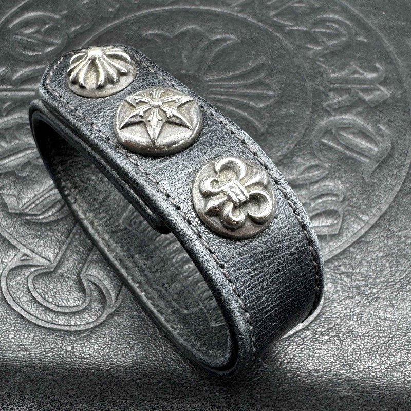 ChromeHearts克羅心黑色三元素皮手環
經典款
男女皆可駕馭-4