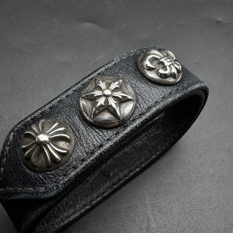 ChromeHearts克羅心黑色三元素皮手環
經典款
男女皆可駕馭-6