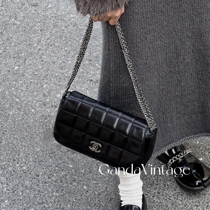 時髦精來襲😎Chanel黑銀多鏈條冰格腋下包手提包🧊-6