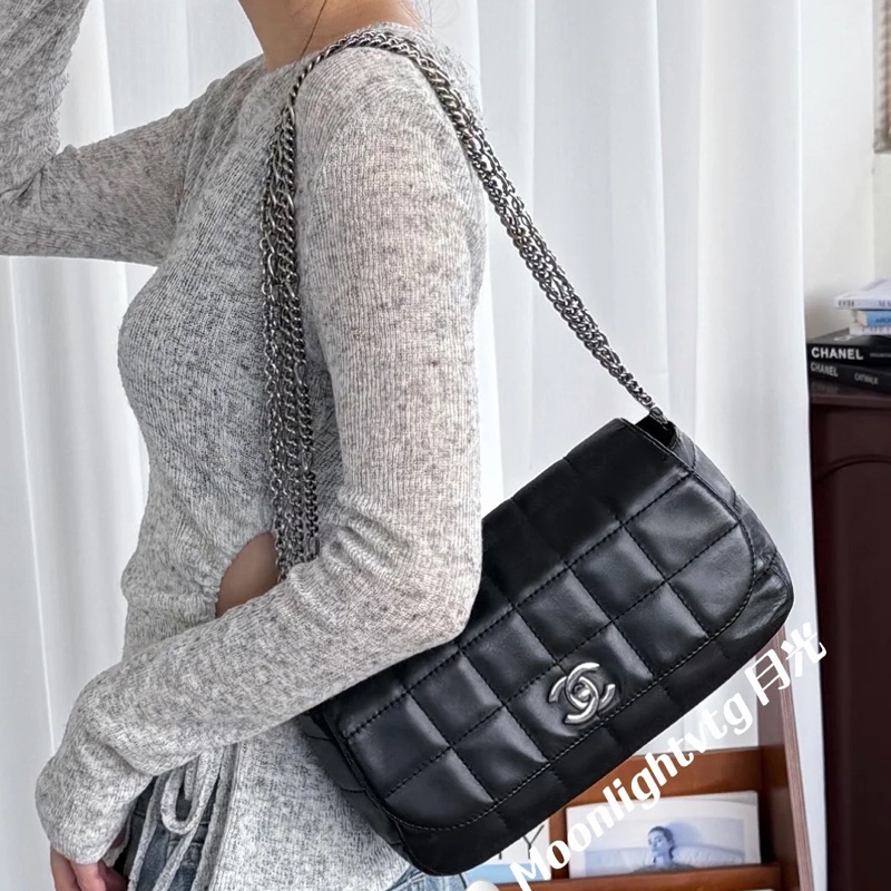 時髦精來襲😎Chanel黑銀多鏈條冰格腋下包手提包🧊-9