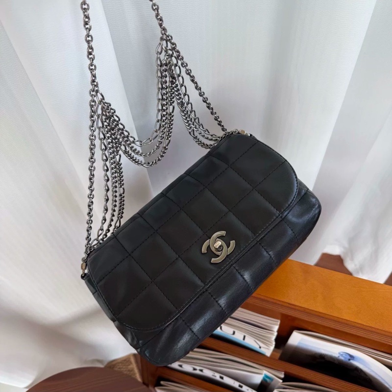 時髦精來襲😎Chanel黑銀多鏈條冰格腋下包手提包🧊-14