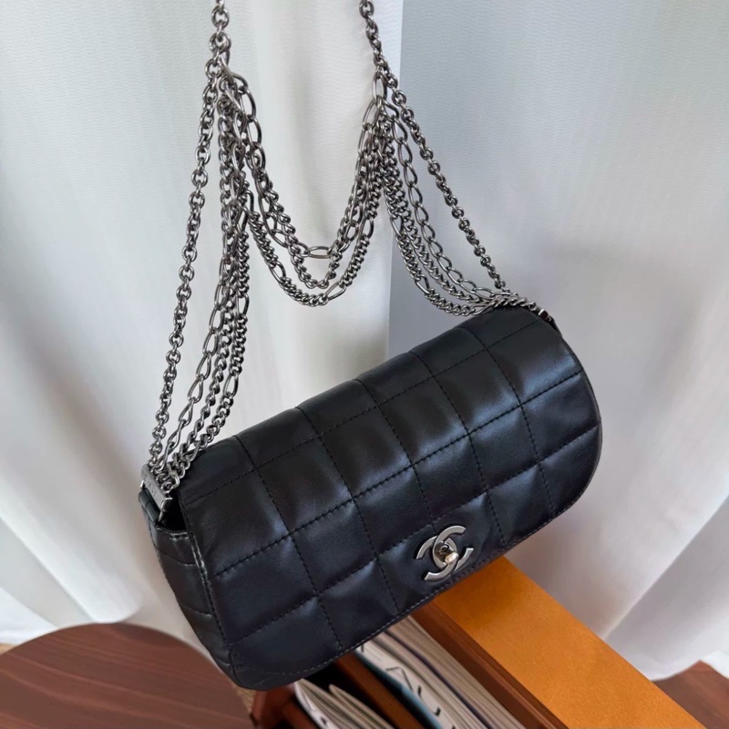 時髦精來襲😎Chanel黑銀多鏈條冰格腋下包手提包🧊-16
