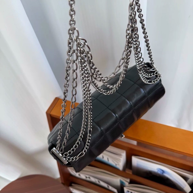 時髦精來襲😎Chanel黑銀多鏈條冰格腋下包手提包🧊-18