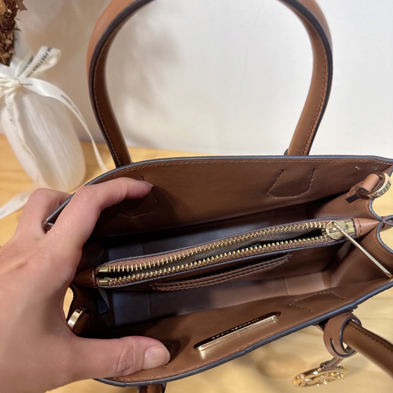 Michael Kors mercer三層手提斜背包-8