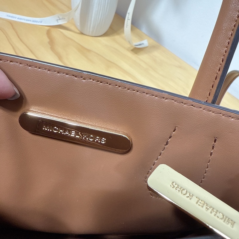 Michael Kors mercer三層手提斜背包-10