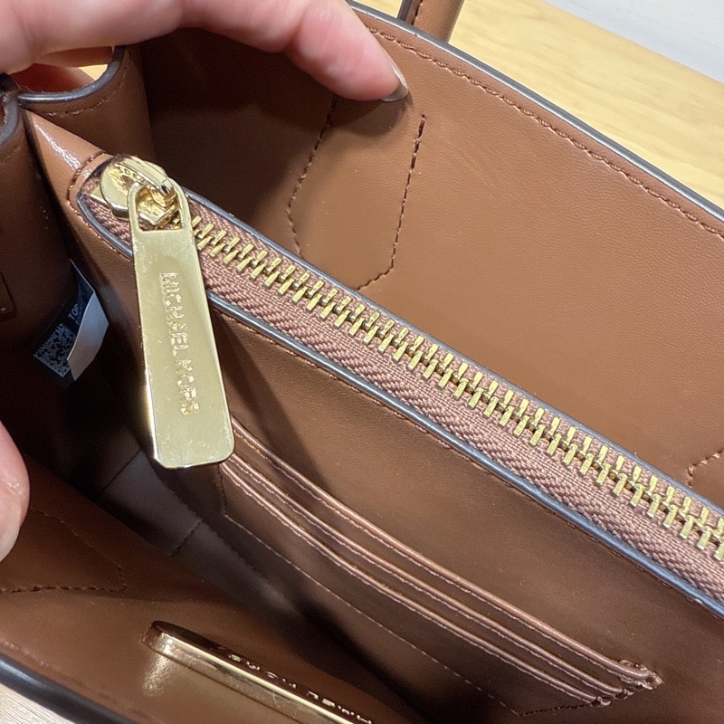 Michael Kors mercer三層手提斜背包-11