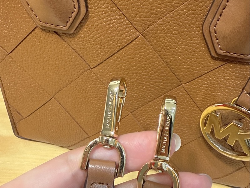 Michael Kors mercer三層手提斜背包-12