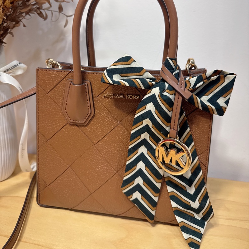 Michael Kors mercer三層手提斜背包-13
