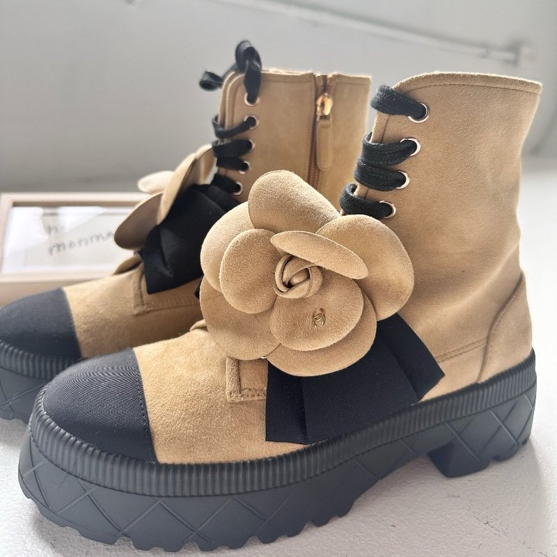 Chanel 山茶花蝴蝶結 軍靴 卡其全新 可拆 山茶花-17