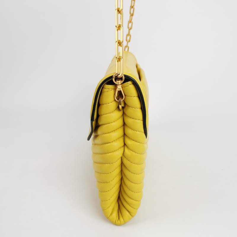 Miu Miu 羊皮 純色 絎縫 金屬 鎖扣 斜背包 單肩包-2