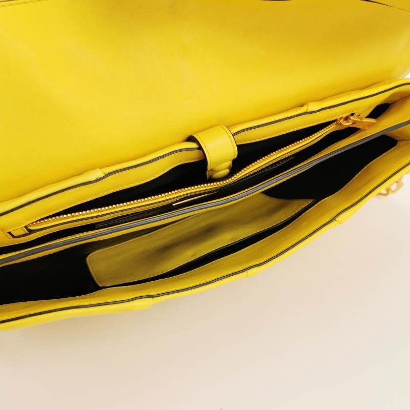 Miu Miu 羊皮 純色 絎縫 金屬 鎖扣 斜背包 單肩包-6