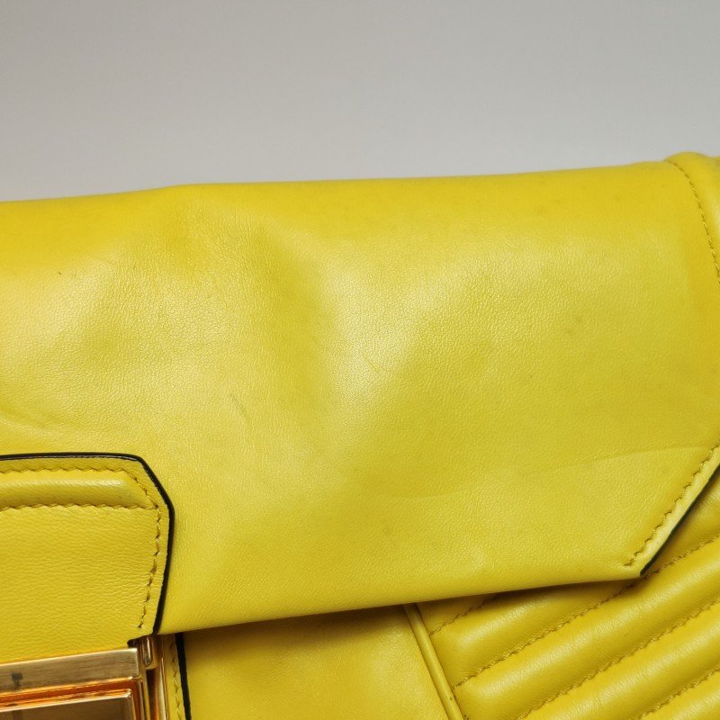 Miu Miu 羊皮 純色 絎縫 金屬 鎖扣 斜背包 單肩包-12