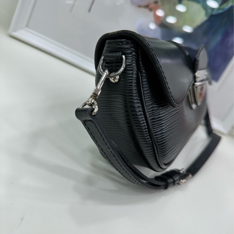 lv黑色水波紋盾牌腋下中古包,原始好成色 無明顯瑕疵-3