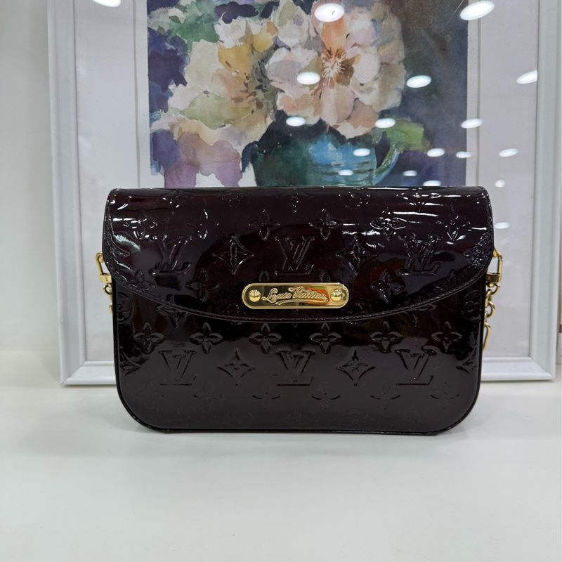 LV/路易威登車厘子色金扣漆皮單肩腋下包 少少發黏，無吸色-1