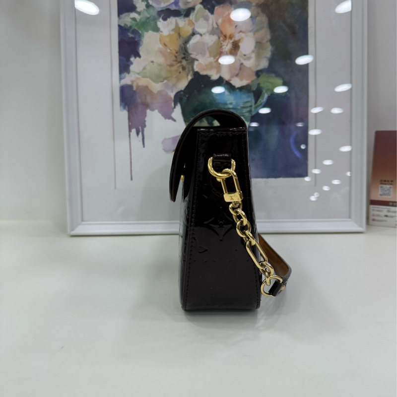 LV/路易威登車厘子色金扣漆皮單肩腋下包 少少發黏，無吸色-4