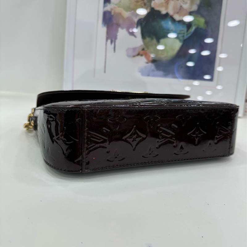 LV/路易威登車厘子色金扣漆皮單肩腋下包 少少發黏，無吸色-5