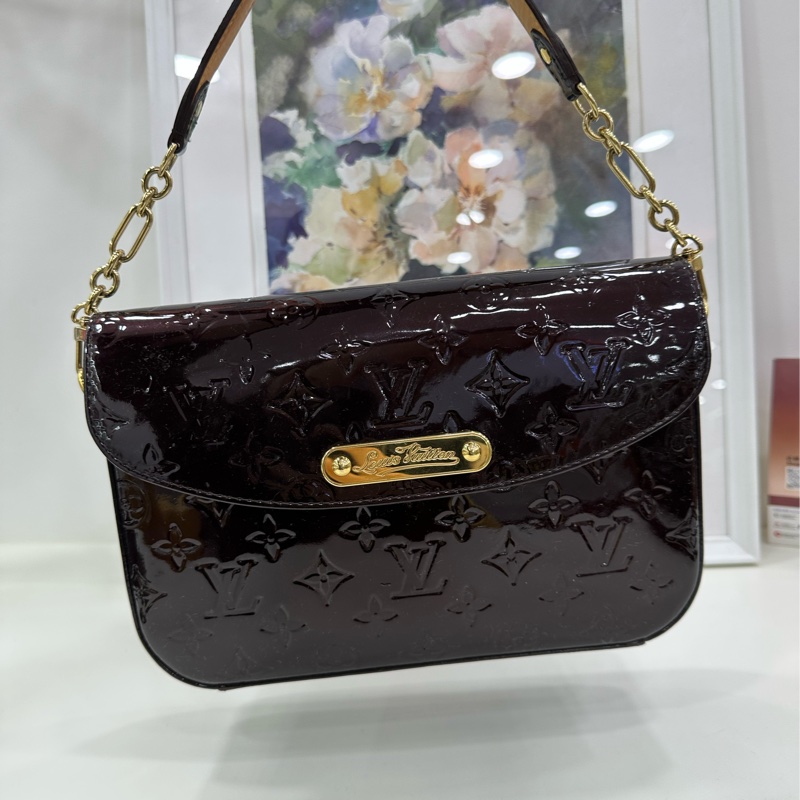 LV/路易威登車厘子色金扣漆皮單肩腋下包 少少發黏，無吸色-6