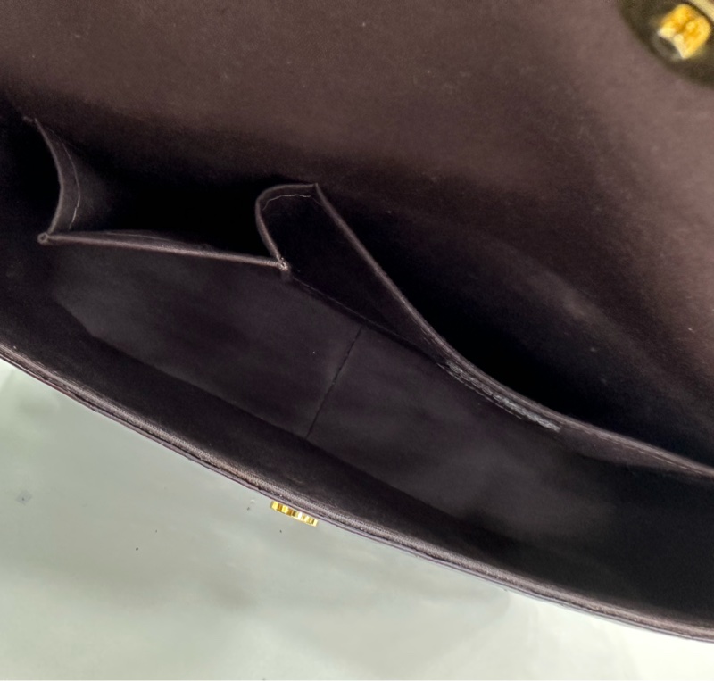 LV/路易威登車厘子色金扣漆皮單肩腋下包 少少發黏，無吸色-8