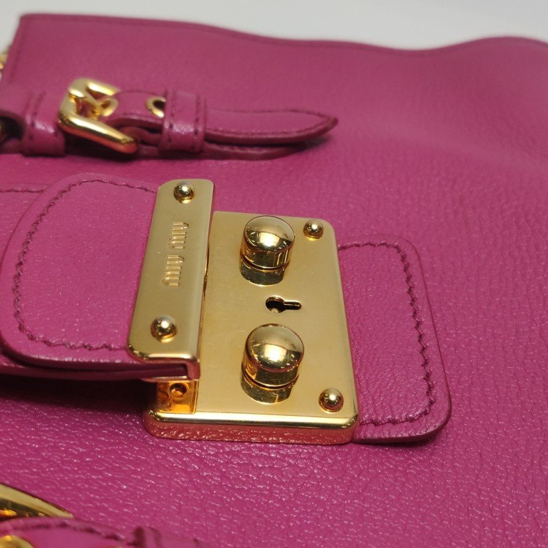 Miu Miu Madras 羊皮 純色 字母 Logo 斜背包 單肩包-10