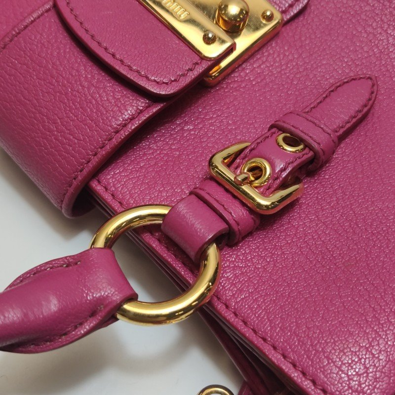 Miu Miu Madras 羊皮 純色 字母 Logo 斜背包 單肩包-12