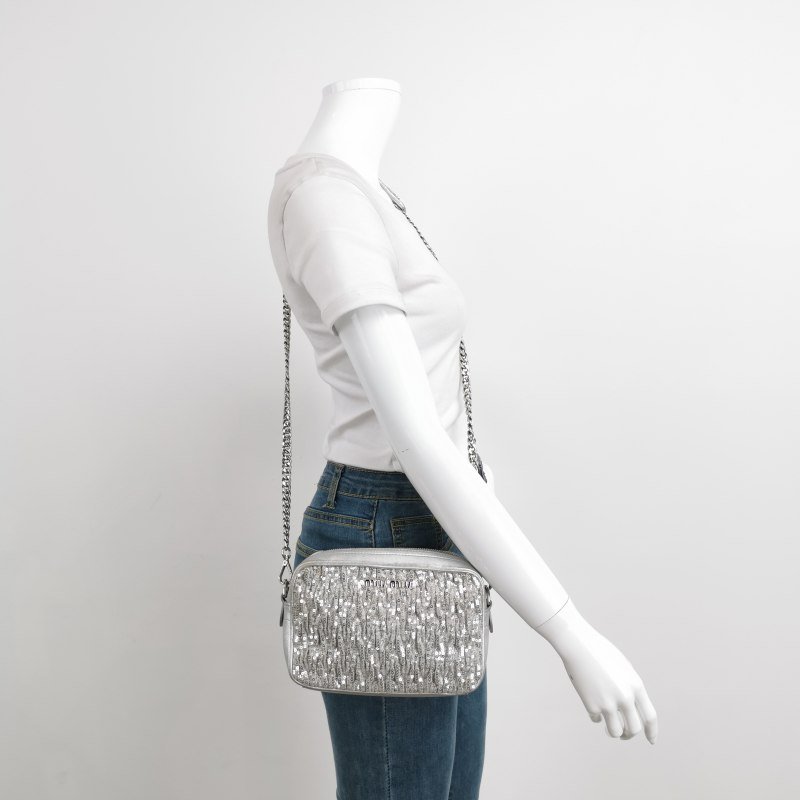 Miu Miu 羊皮 純色 亮片 字母 logo 拉鍊 相機包 斜背包-1