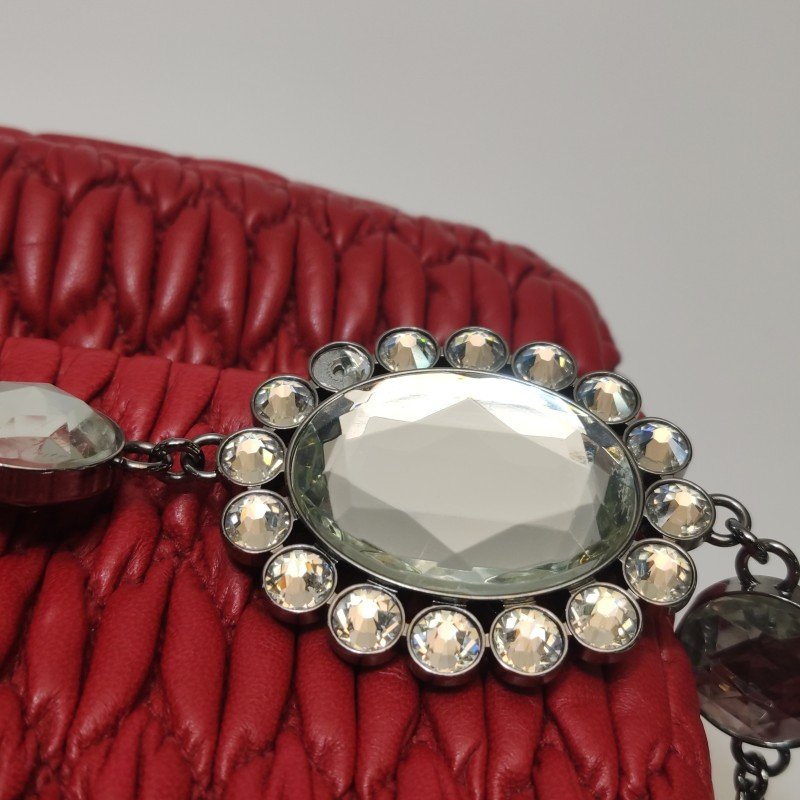 Miu Miu Crystal 系列 羊皮 純色 珩縫 鑽飾 單肩包-22