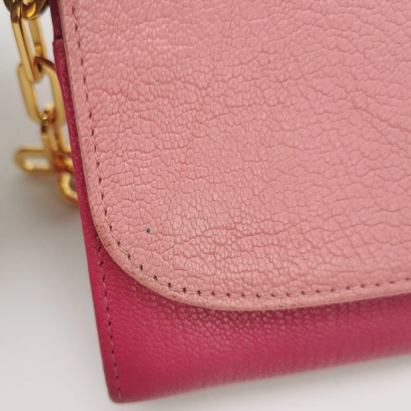 Miu Miu 羊皮 拼色 字母 Logo 斜挎包-9