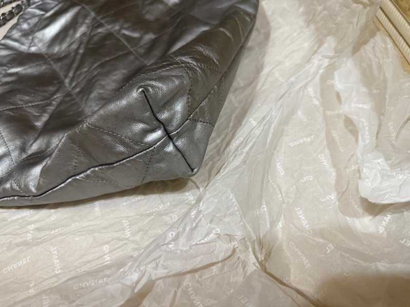 【CHANEL 爆款22 bag 小款 / 淺灰色銀字】-12