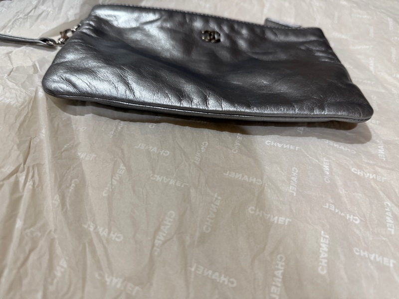 【CHANEL 爆款22 bag 小款 / 淺灰色銀字】-23