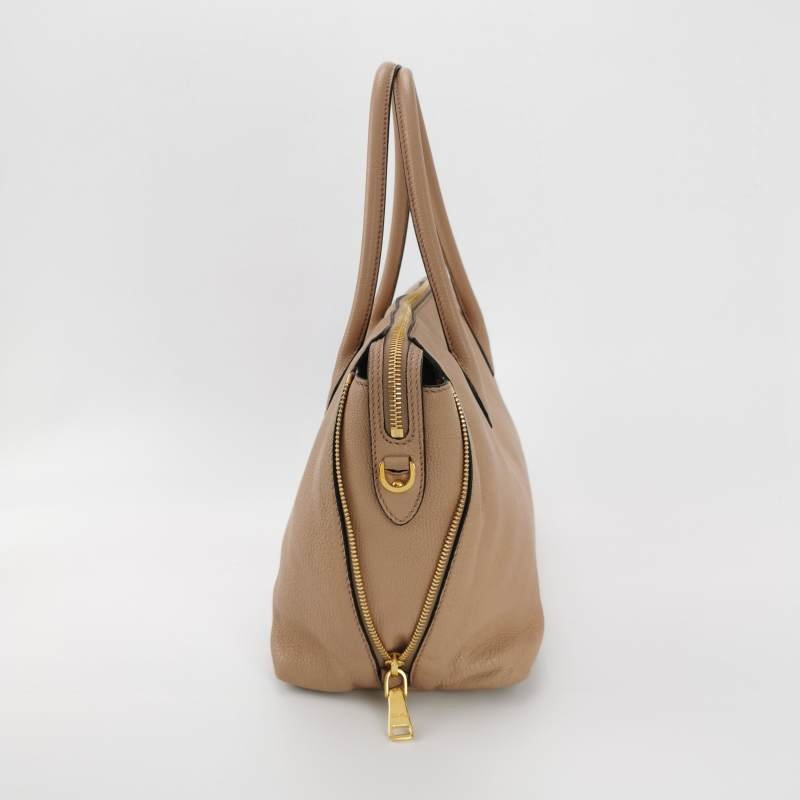 Miu Miu 羊皮 純色 字母 Logo 斜背包-3