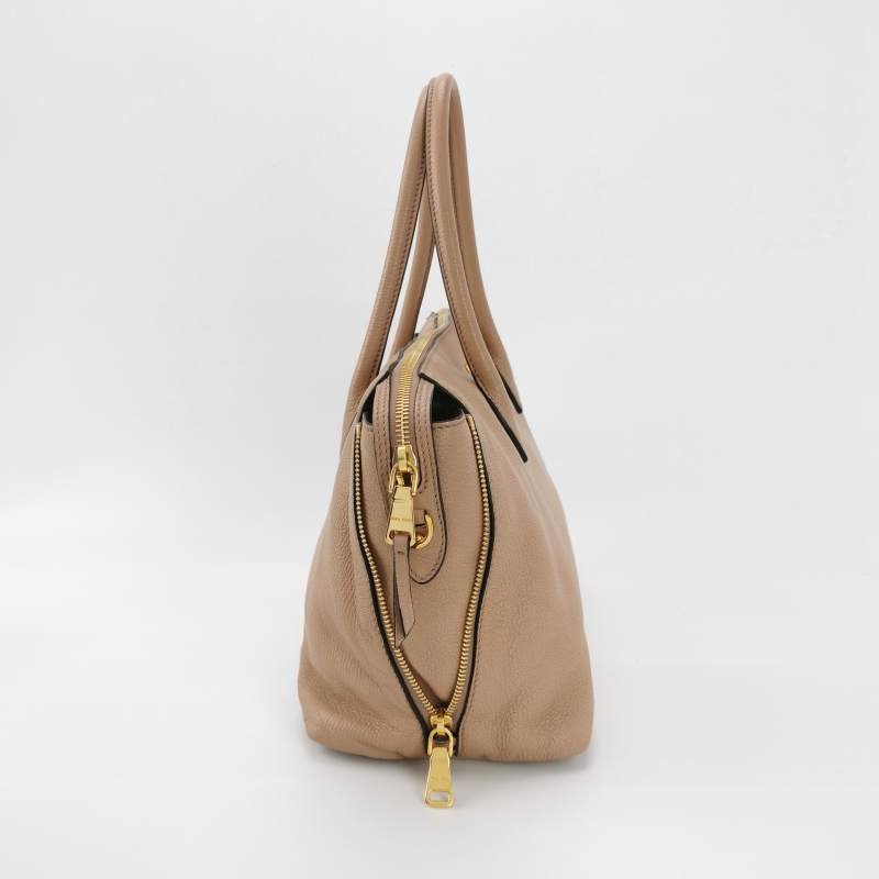 Miu Miu 羊皮 純色 字母 Logo 斜背包-4