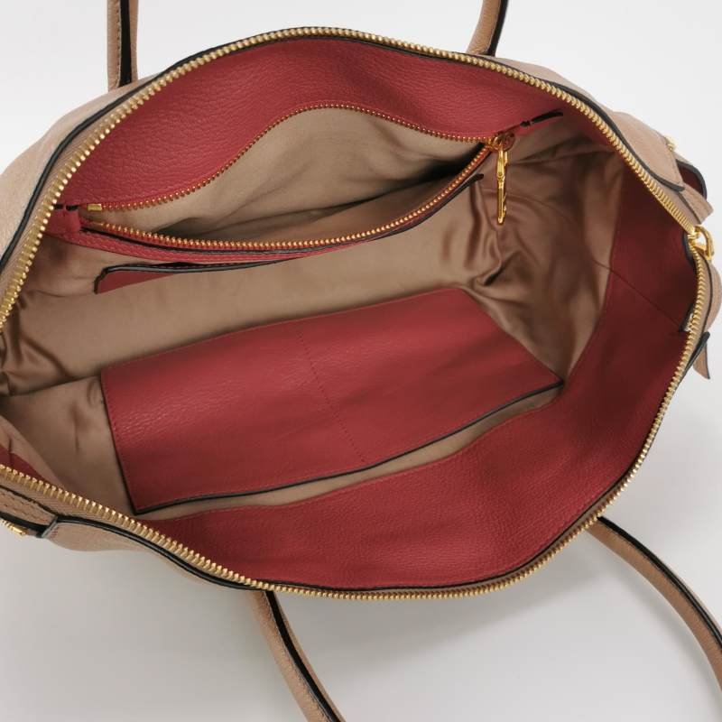 Miu Miu 羊皮 純色 字母 Logo 斜背包-6