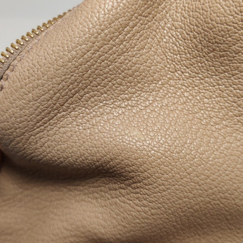 Miu Miu 羊皮 純色 字母 Logo 斜背包-16