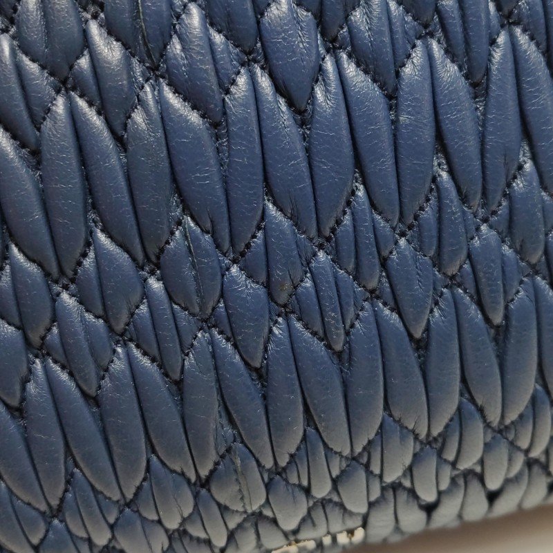 Miu Miu Crystal 系列 羊皮 純色 褶皺 珩縫鑽飾 單肩包-15