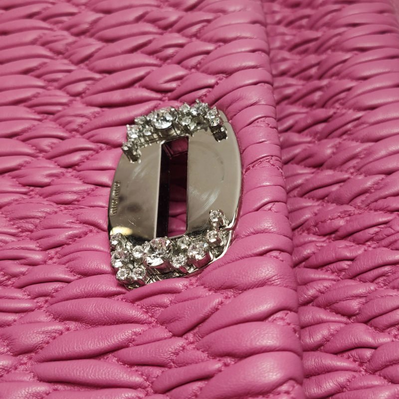 Miu Miu Crystal 系列 羊皮 純色 褶皺 珩縫鑽飾 單肩包-12