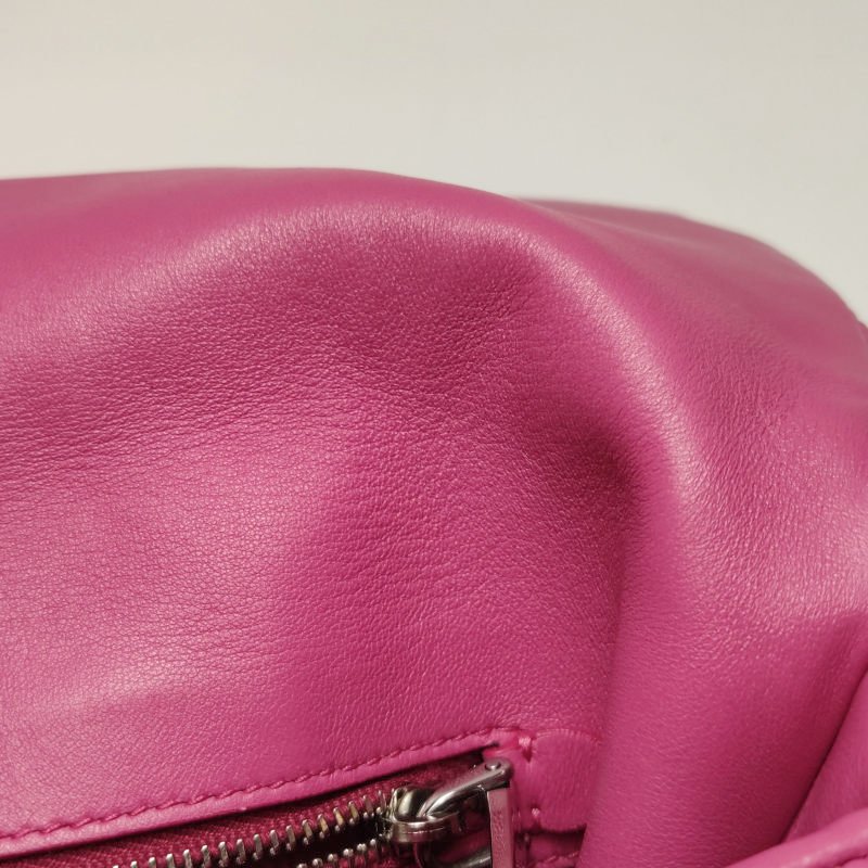 Miu Miu Crystal 系列 羊皮 純色 褶皺 珩縫鑽飾 單肩包-23