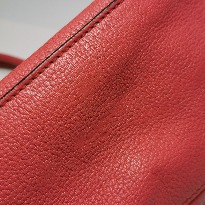 Miu Miu 羊皮 純色 字母 logo 斜背包 單肩包-15