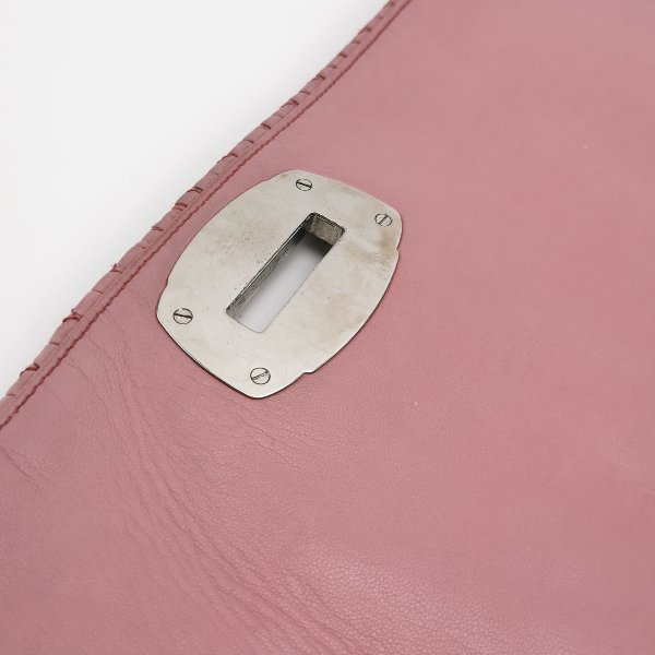 Miu Miu Matelasse 羊皮 純色 褶皺 金屬 旋扣 單肩包-11