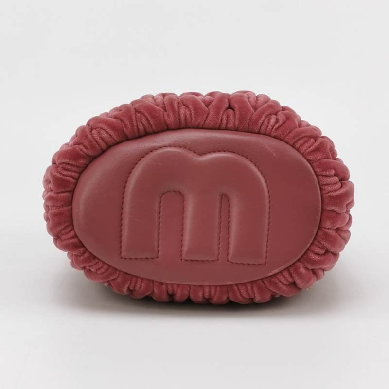 Miu Miu 羊皮 絨布 純色 褶皺 字母 Logo 水桶包 斜背包 肩背包-5