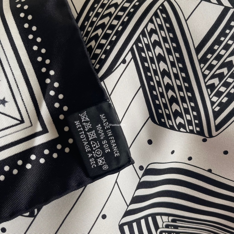 全新 特價🍊Hermes 愛馬仕 Silk scarf 55 絲巾🧣Sangles en Zigzag bandana-6