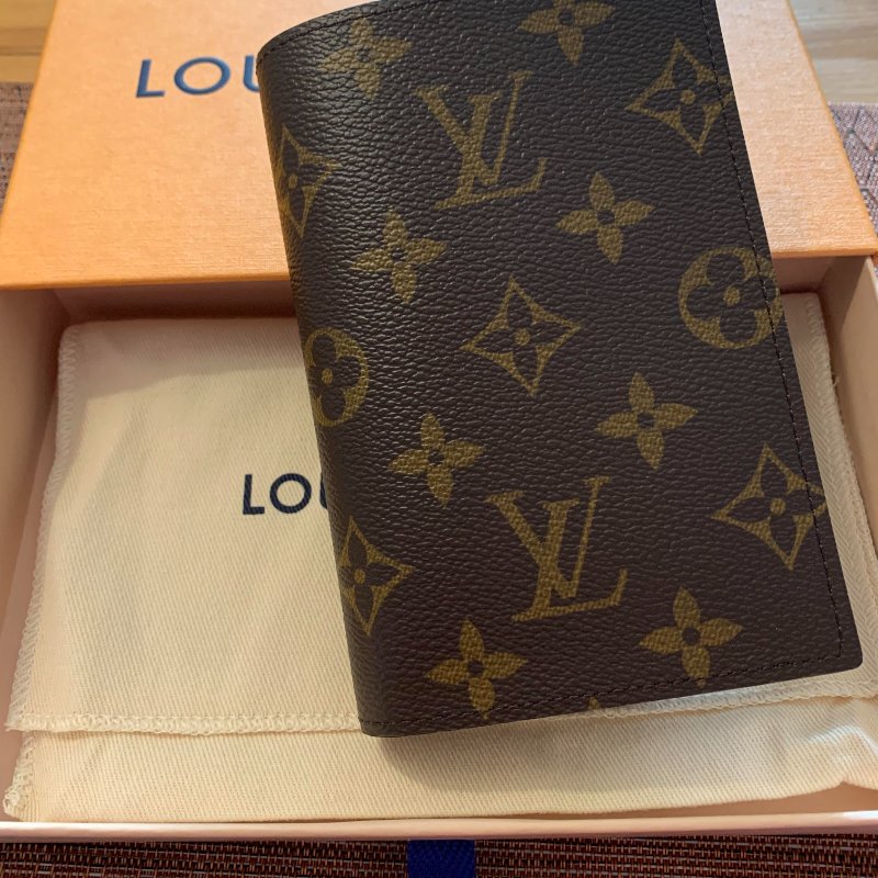 全新 LV Louis Vuitton 棕色 經典帆布護照夾   M64502-0