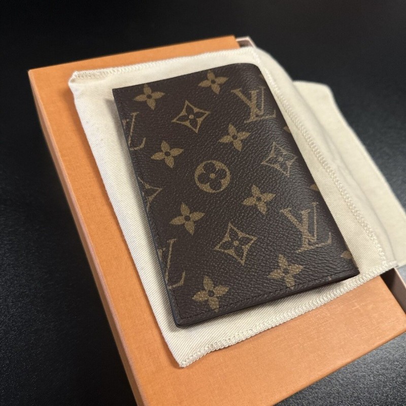 全新 LV Louis Vuitton 棕色 經典帆布護照夾   M64502-6