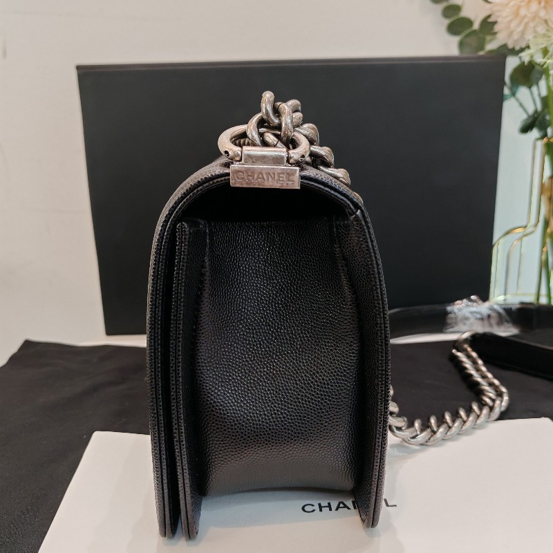 Chanel medium boy 
荔枝牛皮銀扣-1