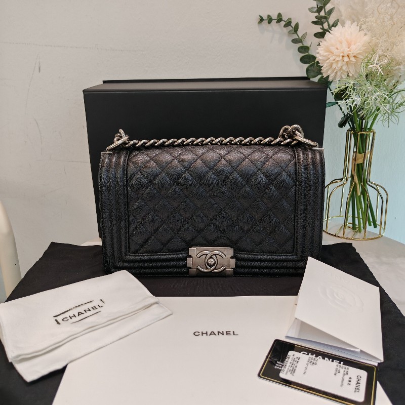 Chanel medium boy 
荔枝牛皮銀扣-5