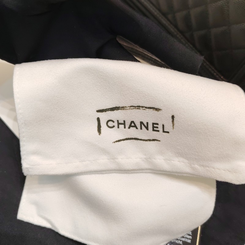 Chanel medium boy 
荔枝牛皮銀扣-24