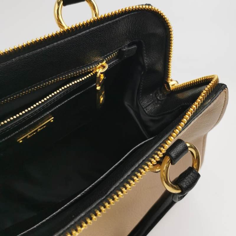 Miu Miu 羊皮 拼色 字母 Logo 斜背包 單肩包-6