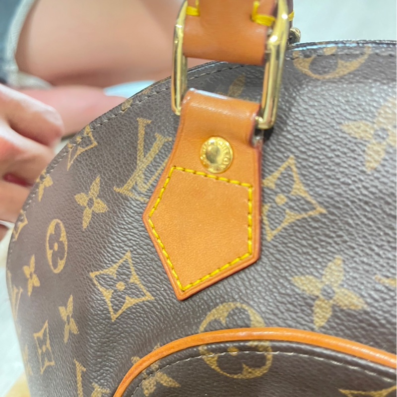 LV經典貝殼包-11